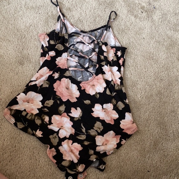 Floral body suit from American Eagle sized M - Picture 2 of 3